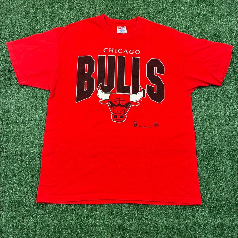 Vintage 90s Hanes Chicago Bulls Graphic T-shirt